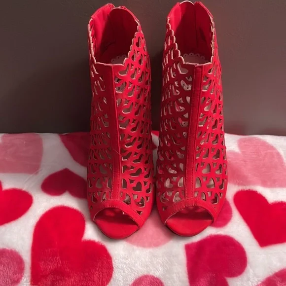 Heart Booties - Picture 4 of 5